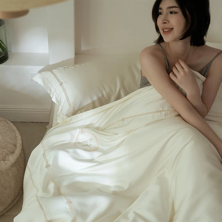 Tencel Embroidered 9-piece Bedding Set factory